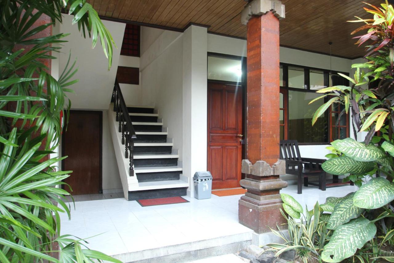 Kuta Dormitory At Simpang Inn Exterior photo